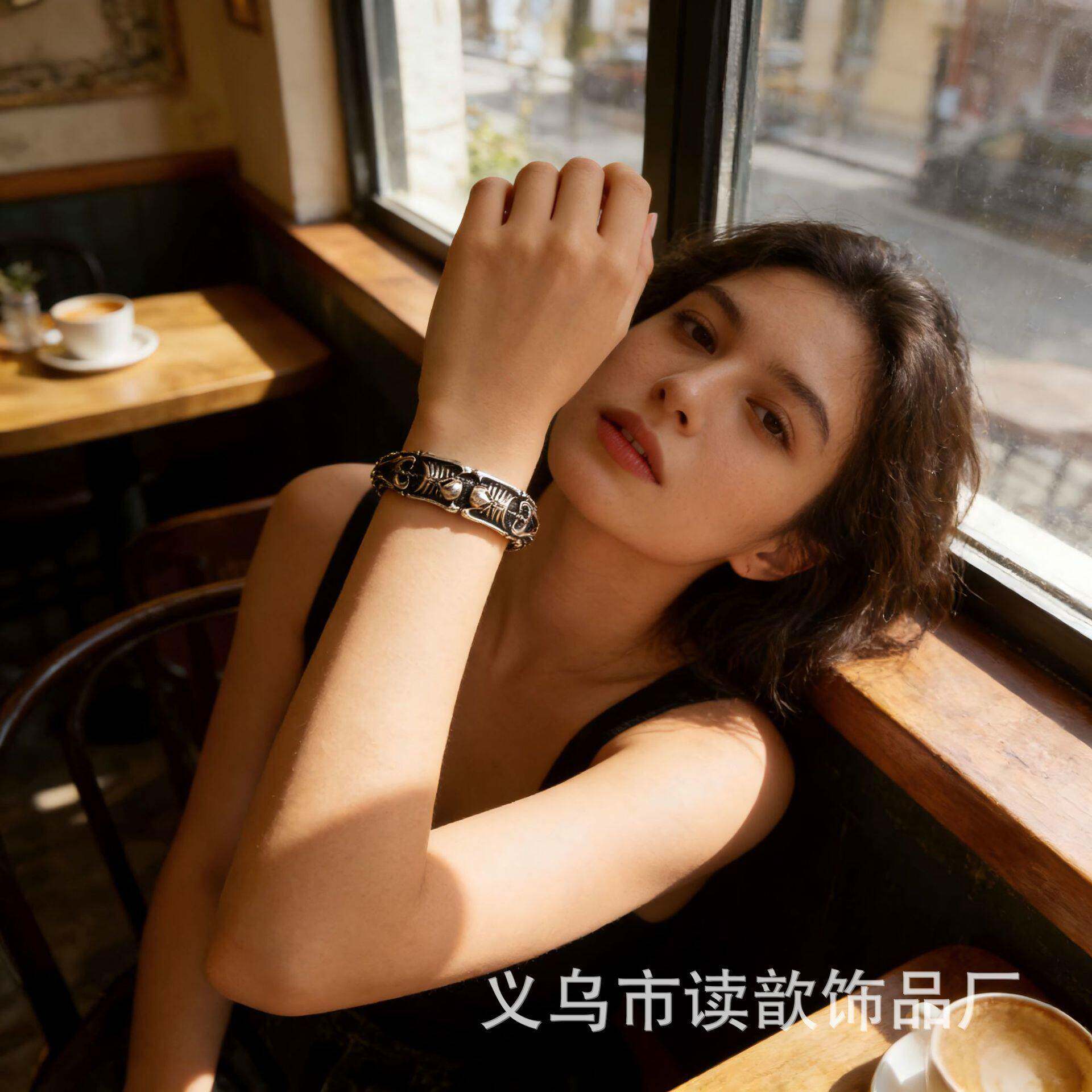 新款设计乌藤手镯复古做旧黑色莫比乌斯环士合金手环开口