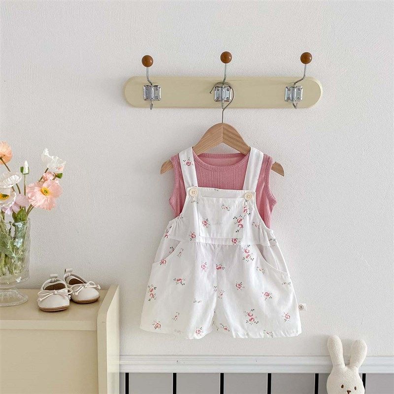 婴幼儿夏季薄款套装女宝宝甜美可爱背心上衣超萌碎花百搭背带短裤