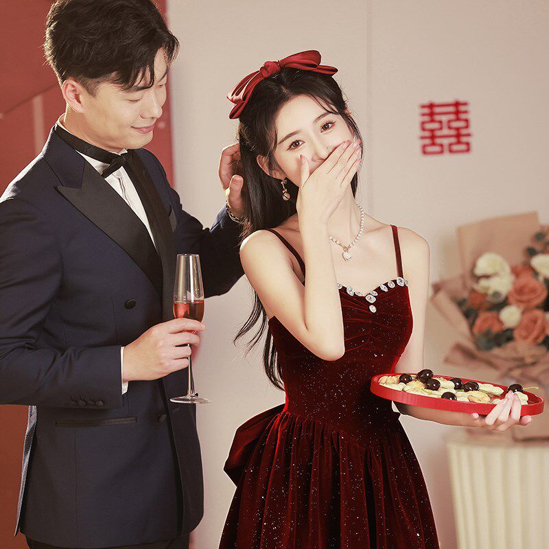 法式敬酒服新娘2024新款小个子订婚礼服吊带连衣裙回门服高级秋季