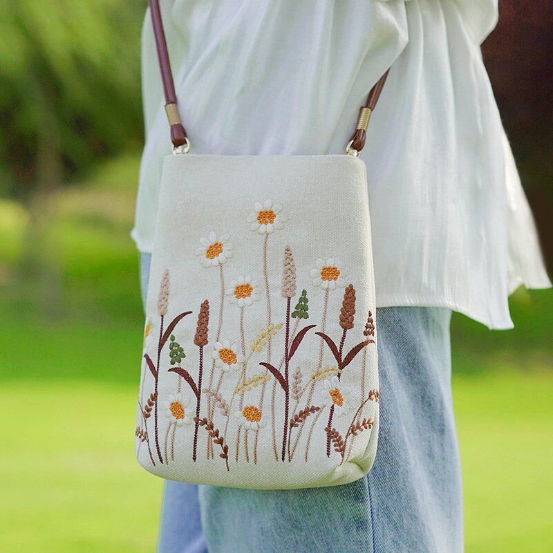 刺绣休闲手机包女斜挎2024新款迷你小包高级感女式W夏天散步包包