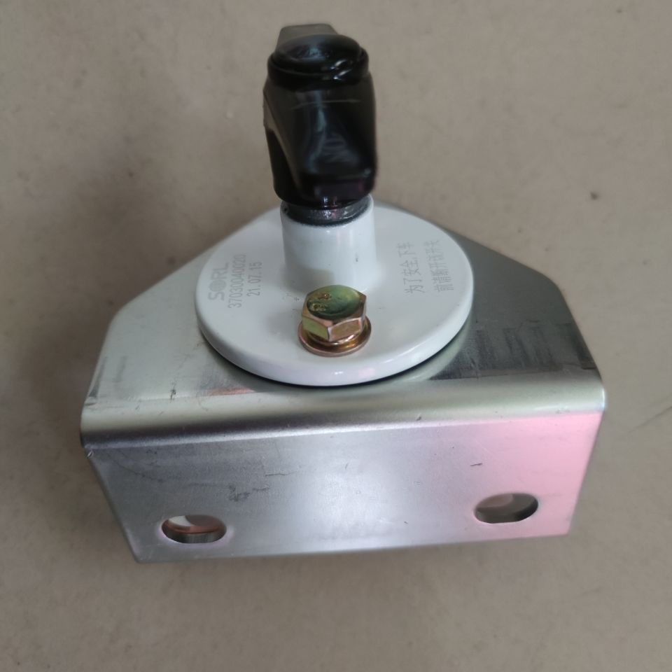 新源65/75胶轮式挖土机 手动电源开关24v 急停按钮 紧急断电 原厂