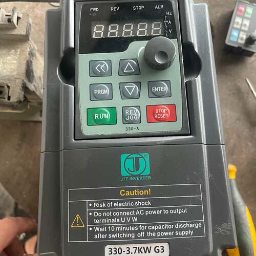 可维修95新330系列3.7kw变频器
