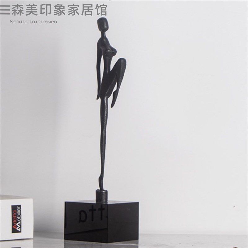 现代简约黑白高级金属质感人物特色摆件样板间售楼处酒.店大堂饰