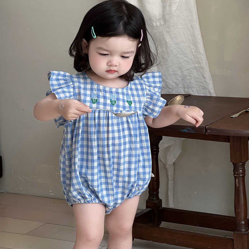 新生宝宝连体衣25夏季新款婴儿可爱印花格子三角爬服满月百天礼服