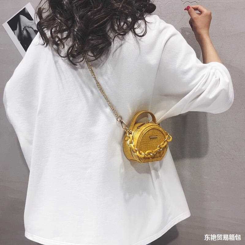 夏天斜挎小包包女新品新款网红爆款可爱小圆包洋气迷你手机链条包