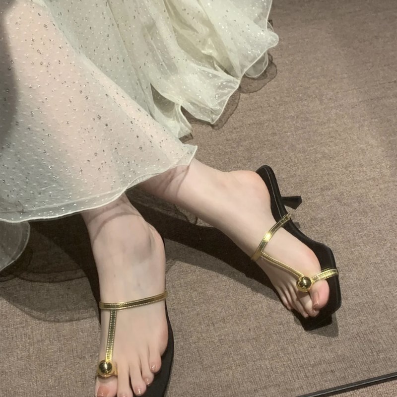 显气质!!2024夏季新款套趾细跟气质凉鞋女小猫跟珍珠外穿凉拖鞋
