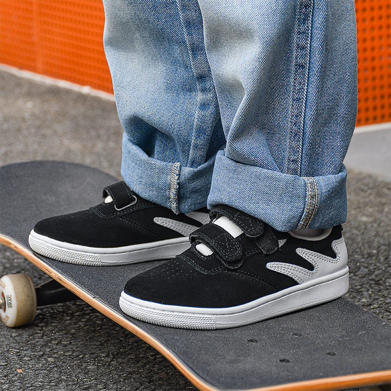 极路客蚁系列黑白魔术贴学员训练男女板鞋耐磨减震专业儿童滑板鞋