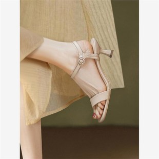 百搭不累脚软底高跟鞋 软皮一字带凉鞋 外穿淑女中跟时装 款 女夏季