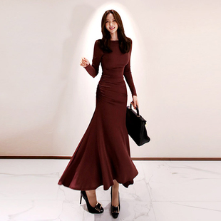 针织连衣裙女2021秋冬新款韩版气质收腰显瘦超长款女人味鱼尾长裙