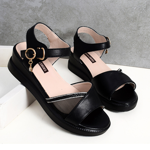 2023夏新款坡跟l平底舒适洋气脚胖宽中跟妈妈鞋中年中老年女鞋凉