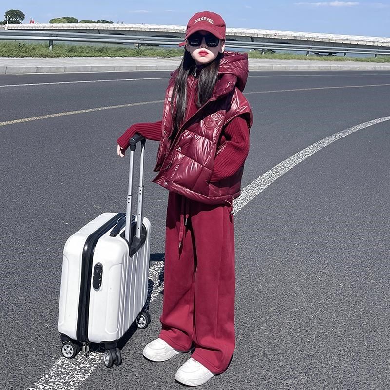 女童洋气套装2024新款冬季连帽毛衣羽绒棉马甲休闲阔腿裤三件套潮