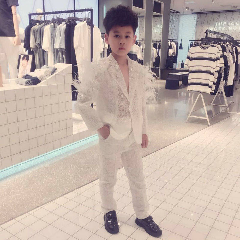 皖君模特走秀男女西装羽毛礼服白色T台演出服主持跳舞潮流男孩租