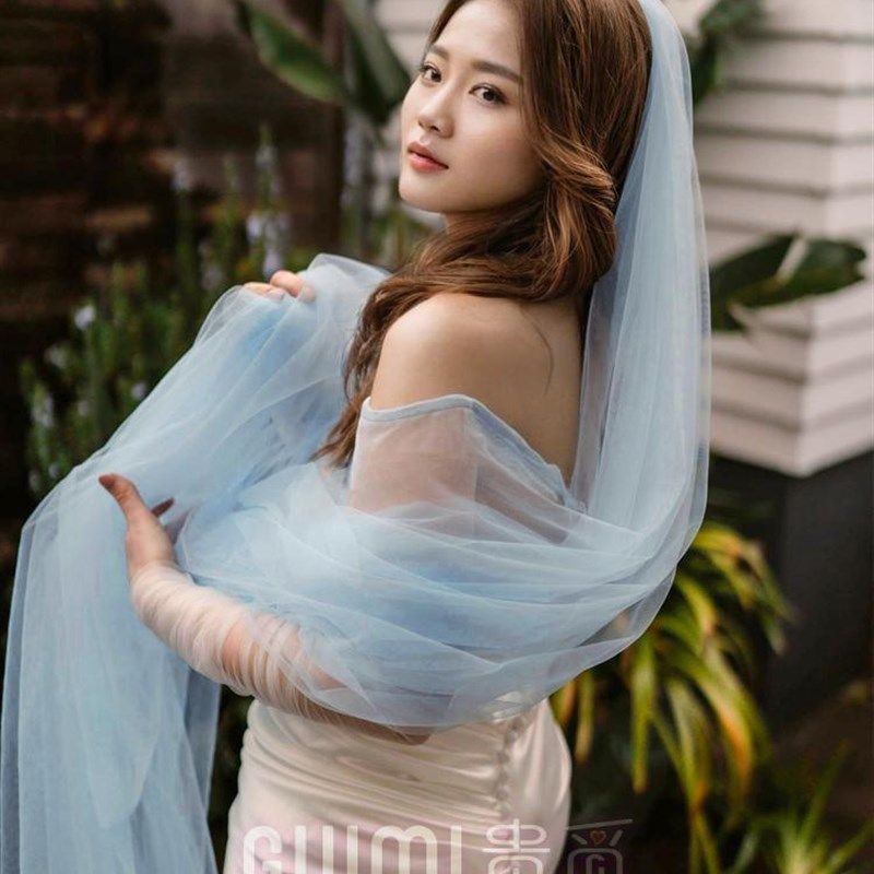 浅蓝色新娘头纱超仙森系简约婚纱拍照道具长款拖尾轻薄单层素纱