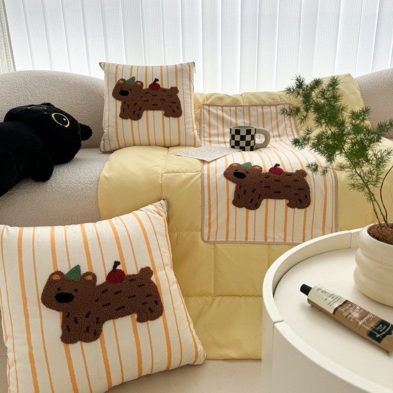 2024新款f毛巾绣抱枕被两用折叠靠枕车载办公室午睡枕头毯子二合