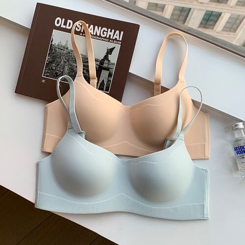 一片式无痕内衣女聚拢小胸提拉收副乳防下垂字母肩无钢.圈薄款文