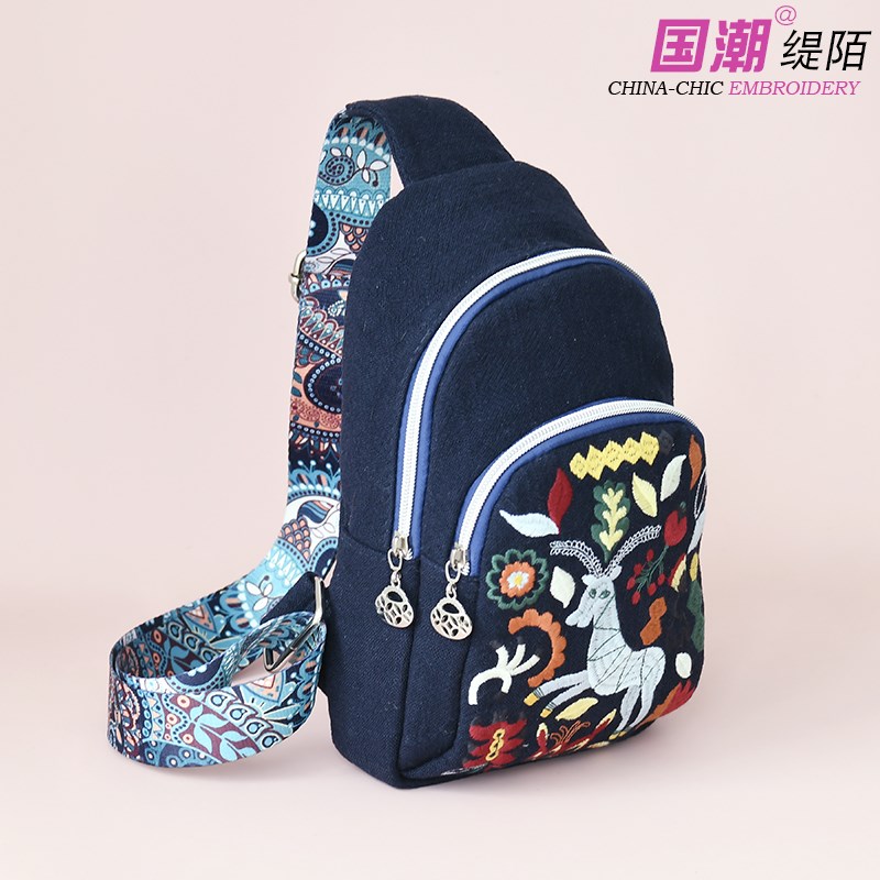 包包2024新款民族风刺绣斜挎胸包女斜背包百P搭斜肩包短途旅行简