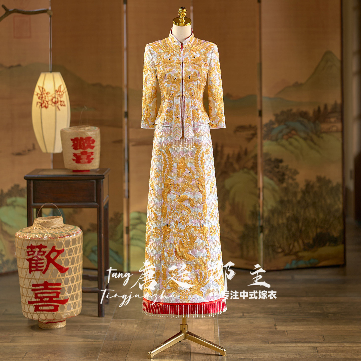 金色龙凤褂新娘刺绣秀禾服图片