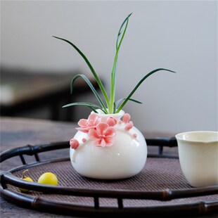 陶瓷手工捏花梅花瓶羊脂玉瓷温润通透小清新花器插梅花瓷器摆件瓶