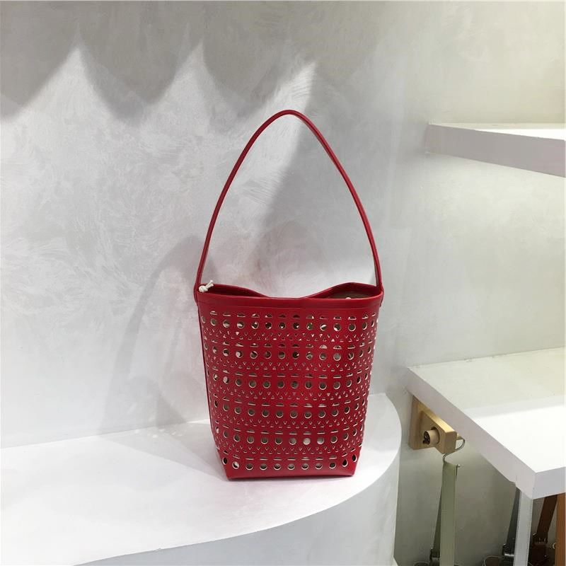 小脏柜 2025夏季镂空s雕花设计软皮质感大容量时尚单肩腋下水桶包,箱包皮具/热销女包/男包,水桶包,淘宝优惠券,粉丝福利购,淘宝优惠卷