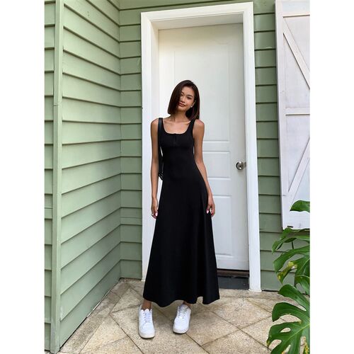 ousph 黑色方领开口连衣裙女2023新品收腰显瘦包臀性感背心长裙子