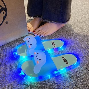玉桂狗发光拖鞋闪光凉拖夏天防滑小孩软底夜光鞋外穿凉鞋水晶网红