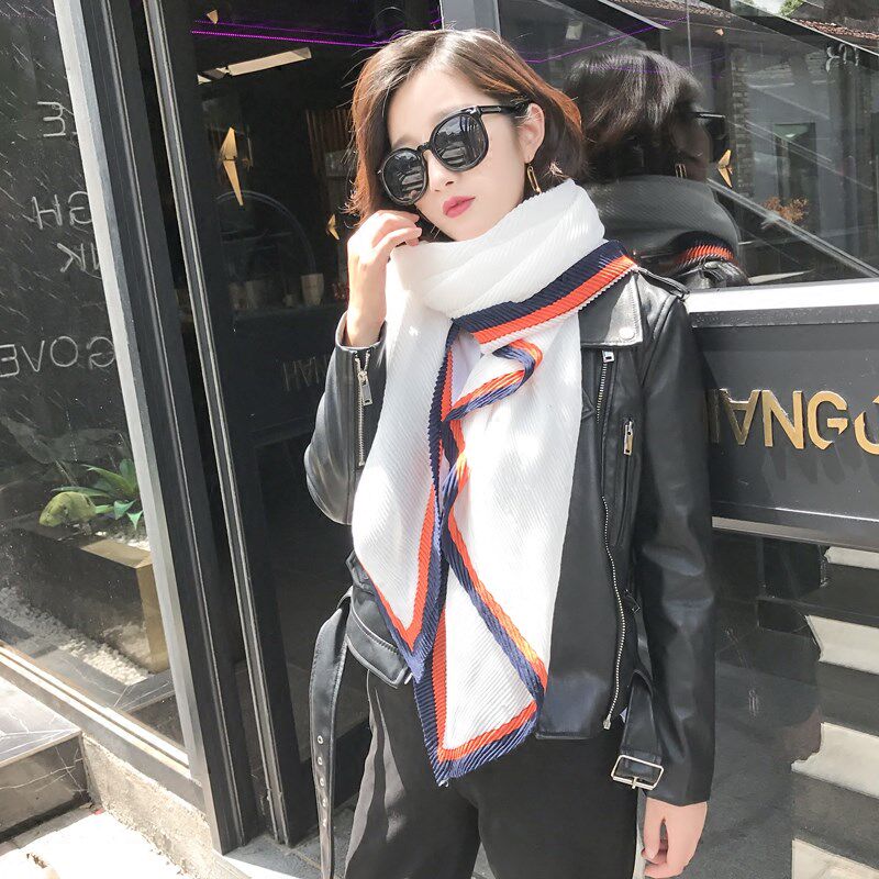 新款褶皱棉麻围巾女春秋压皱包边三角丝巾冬季纯色百搭披肩两用