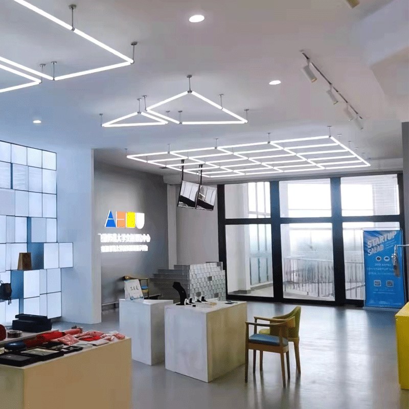 LED条形灯管个性创意拼接v造型店铺车展七彩变色吊装商场展厅超长