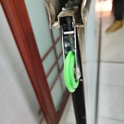 钛合金玻璃移门下轮卫生间推拉门地滑轮子老式衣柜下滑轮厨房