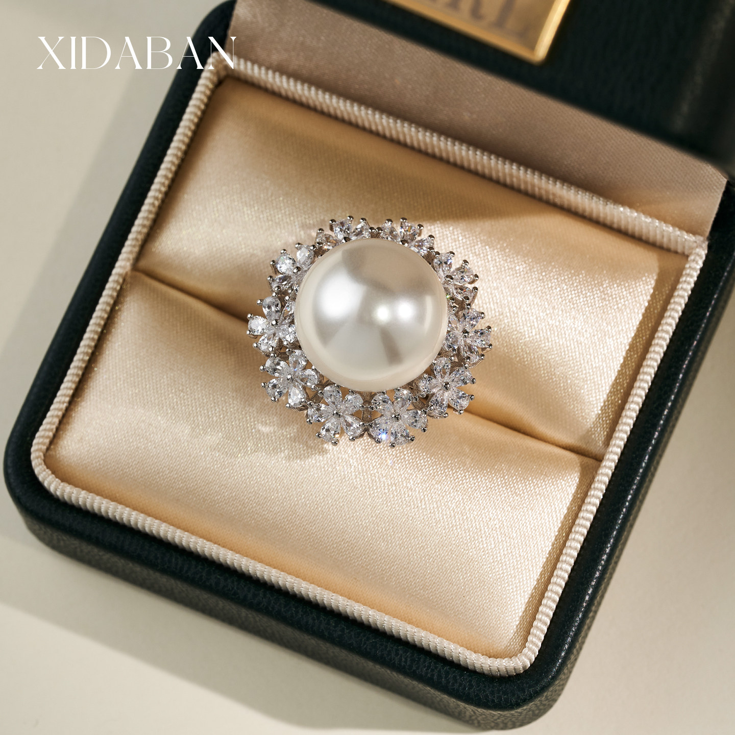 西大班镶满钻繁花澳母贝珍珠戒指