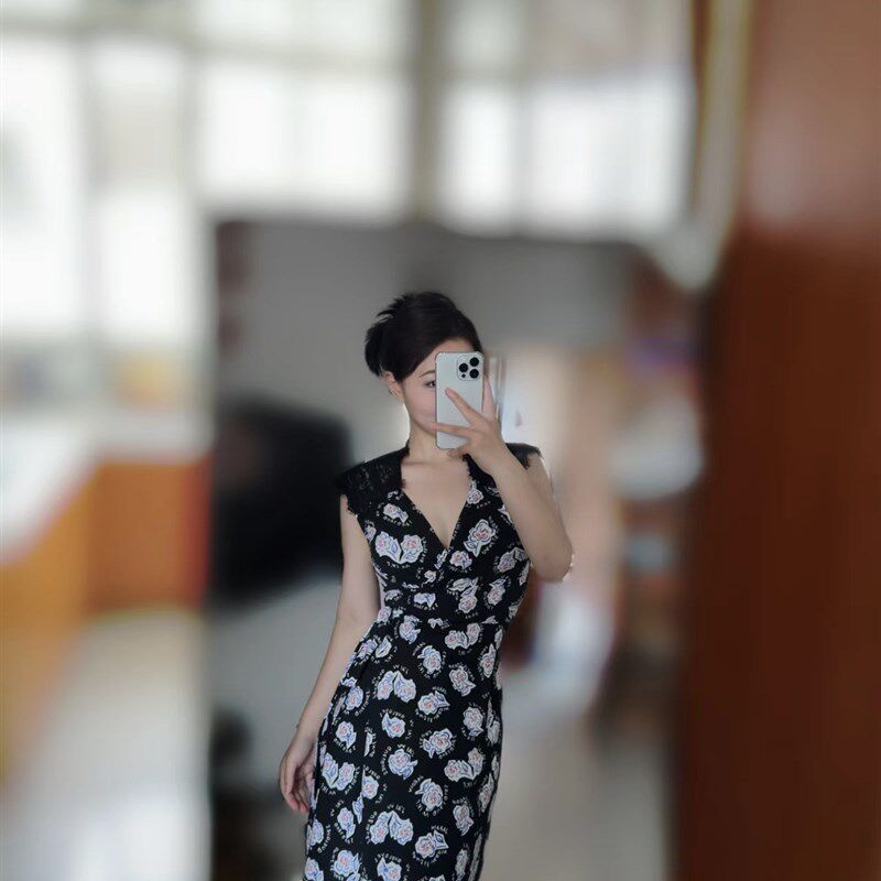 卜斯斯 在花园里一片式.女士裹身裙