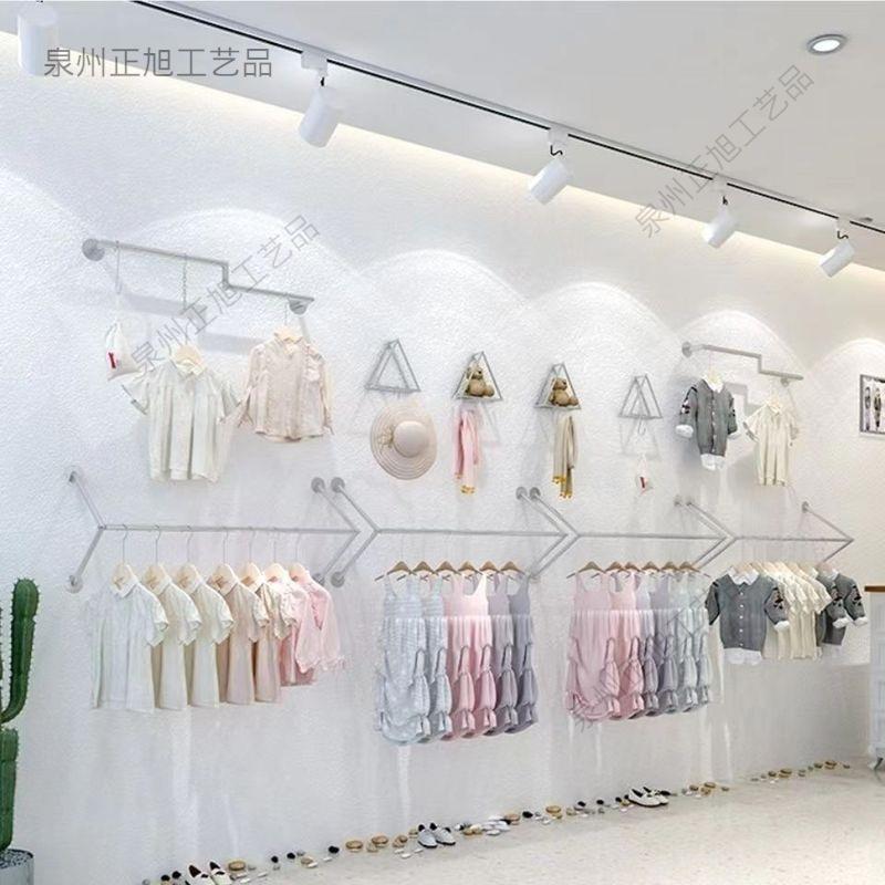 童装店展示架简约壁挂式金色陈列架组合上墙铁艺挂衣架服装店货架