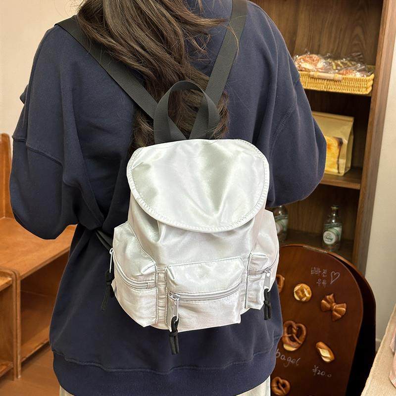 新品高颜值女生银色双肩包包女韩国小众学生书包女休闲旅游轻便小