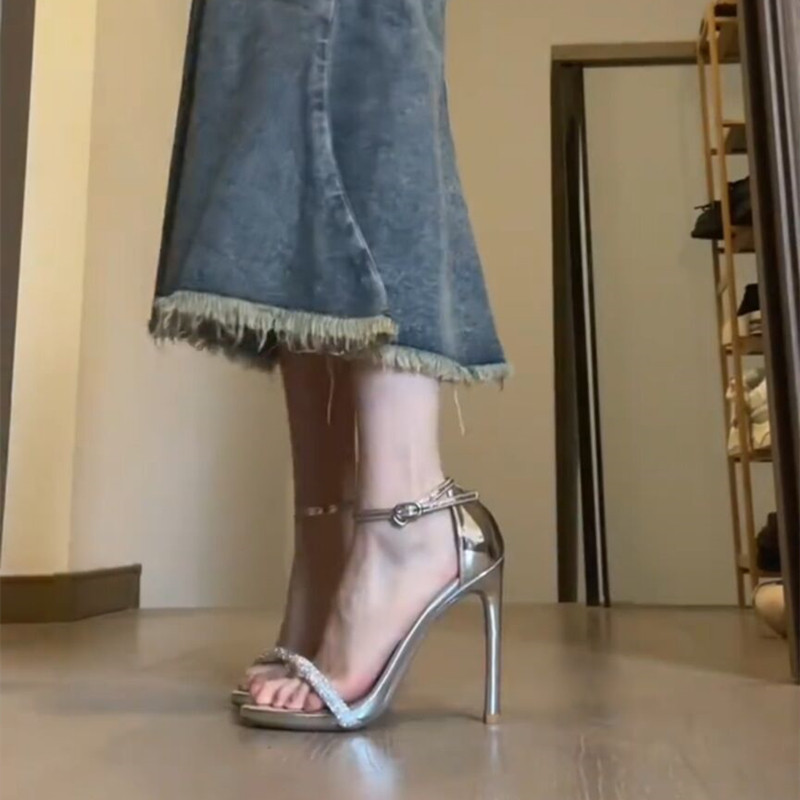 银色一字带漏趾凉鞋女2024年新款细跟H水钻设计感仙女风床上高跟,女鞋,一字带凉鞋,淘宝优惠券,粉丝福利购,淘宝优惠卷