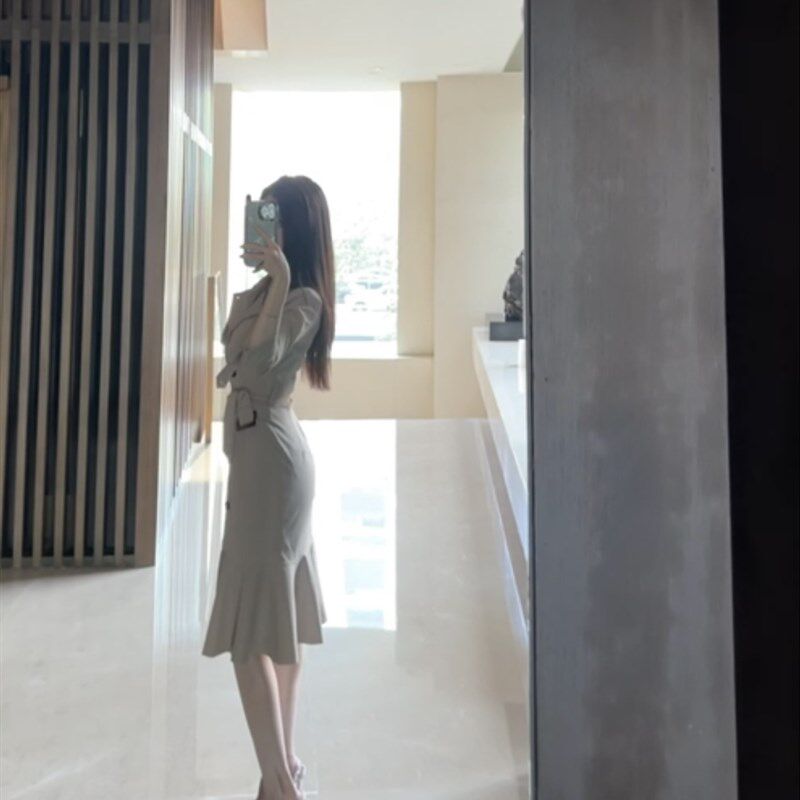 8.12 韩国美女鱼q尾裙风衣新款气质时尚女神范风衣单层系带收腰