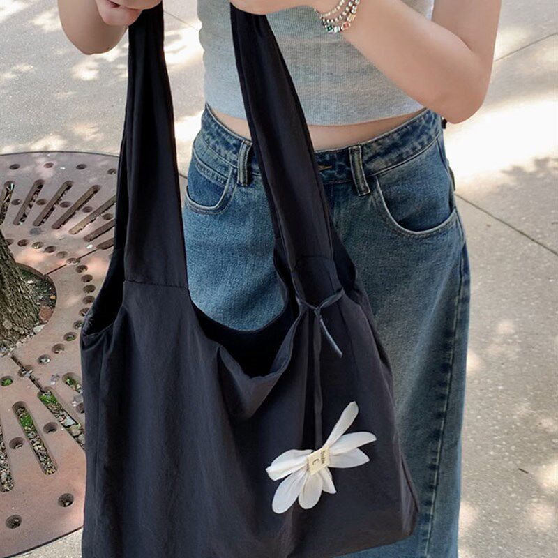 幸运商店韩系简约小花挂件绑带单肩包M百搭购物袋大容量包包,箱包皮具/热销女包/男包,时尚帆布包,淘宝优惠券,粉丝福利购,淘宝优惠卷