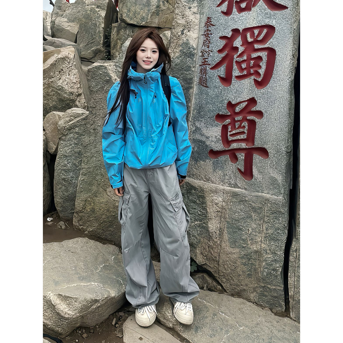 蓝色户外软壳冲锋衣男女款防风连帽夹克外套美式登山服多巴胺穿搭