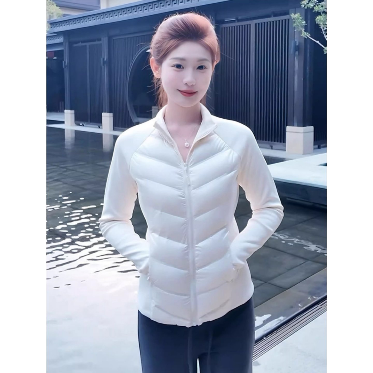 白色轻薄排骨羽绒服秋冬立领