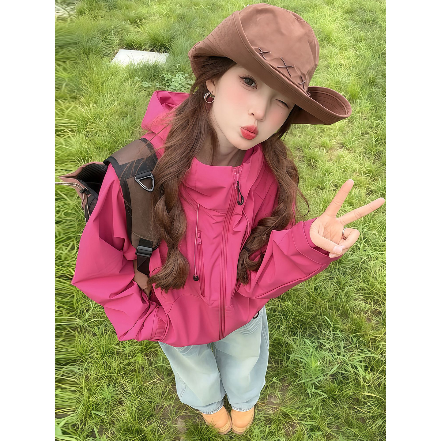 多巴胺穿搭玫粉色冲锋衣外套女款秋季户外防晒登山服防风骑行夹克
