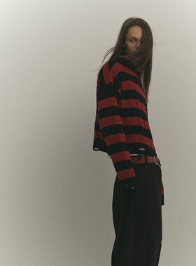 4Tra 24AW Grunge红黑条纹勋章毛衣 宽松圆领套头