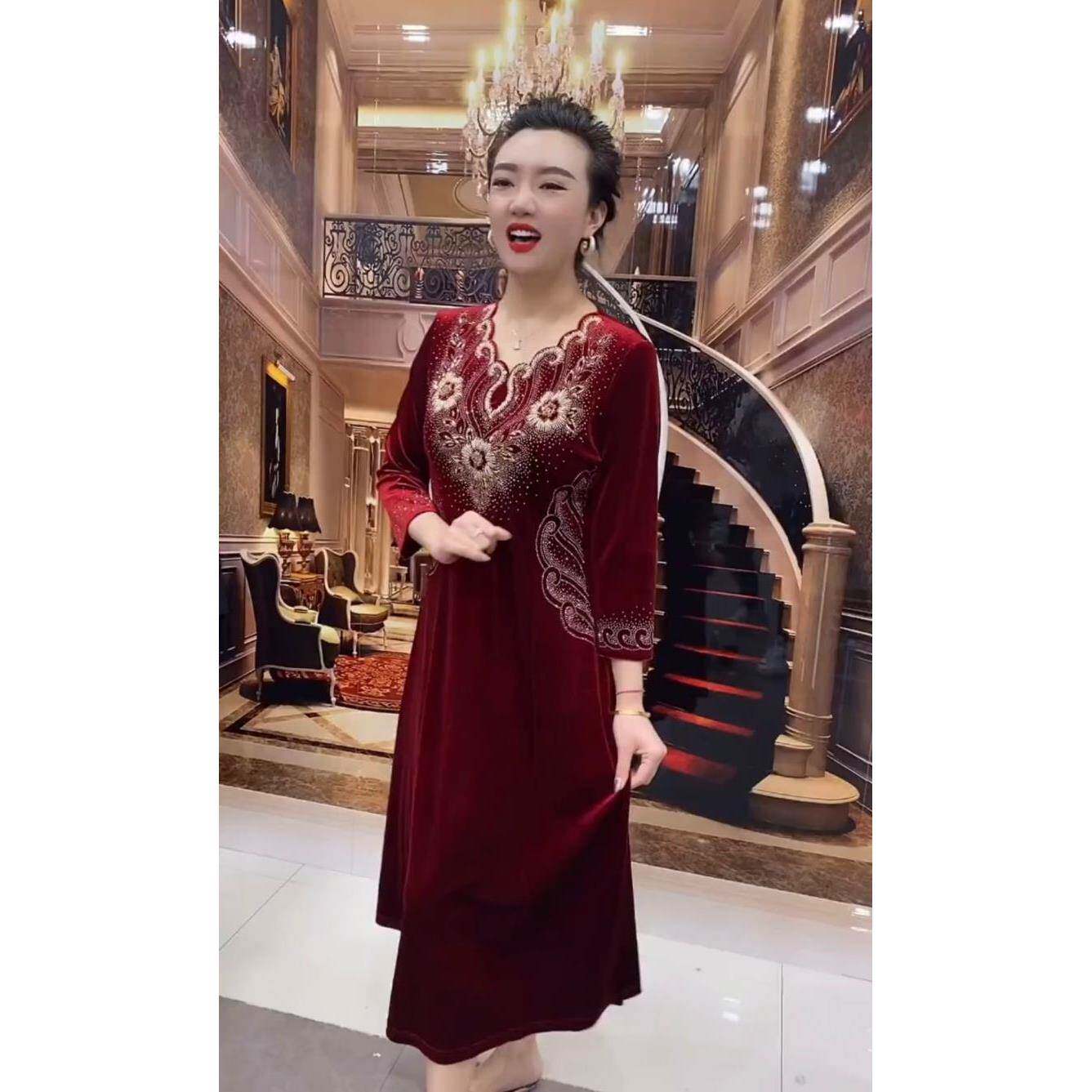 新品高档喜婆婆连衣裙秋冬新款进口丝绒手工钉珠烫钻高腰显瘦婚庆
