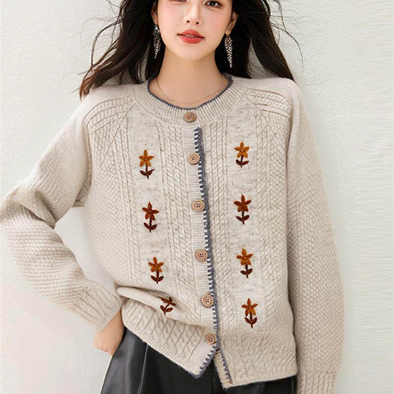 新品燕麦色毛衣开衫外套女