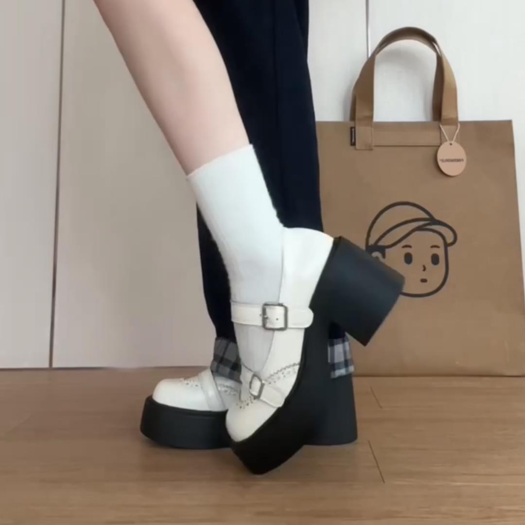 新品红色绒面花朵结婚鞋女中式秀禾服新娘鞋低跟孕妇可穿不累脚敬
