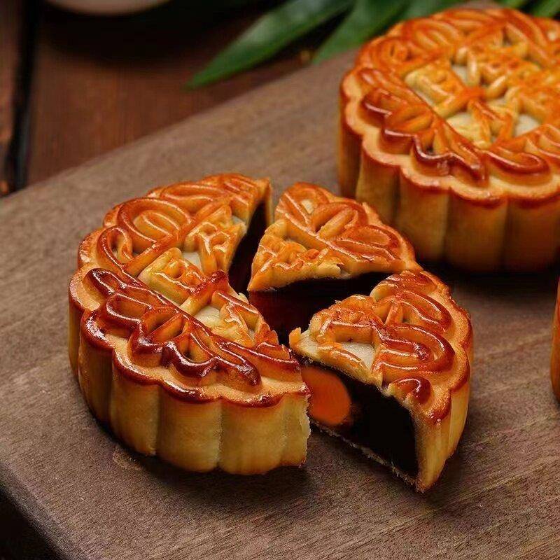 新品100克蛋黄大月饼广式莲蓉蛋黄豆沙蛋黄中秋月饼糕点点心零食