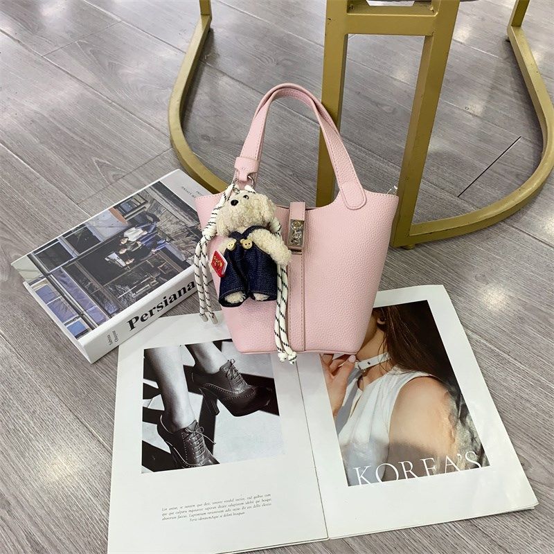 2025新c款时尚荔枝纹软皮菜篮子水桶包简约锁扣手提包休闲单肩斜,箱包皮具/热销女包/男包,水桶包,淘宝优惠券,粉丝福利购,淘宝优惠卷