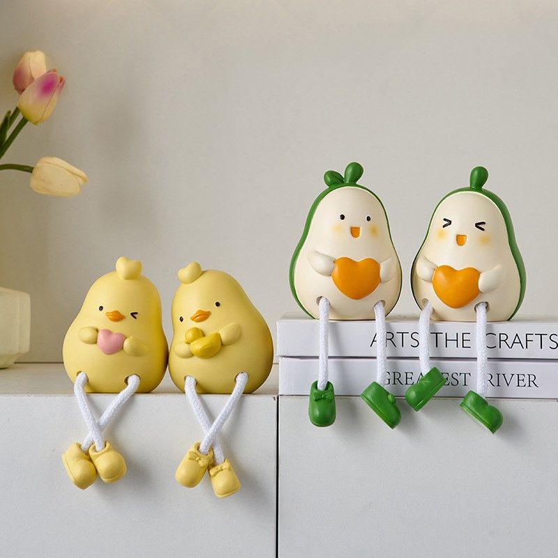 可爱情侣吊脚娃娃小摆件家居卧室装饰品客厅展柜洞洞板墙上置物架