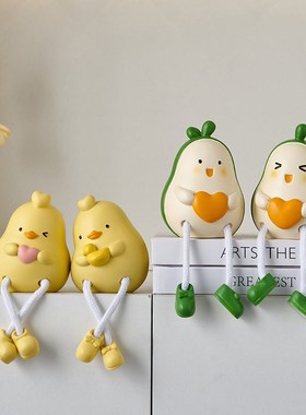 可爱情侣吊脚娃娃小摆件家居卧室装饰品客厅展柜洞洞板墙上置物架