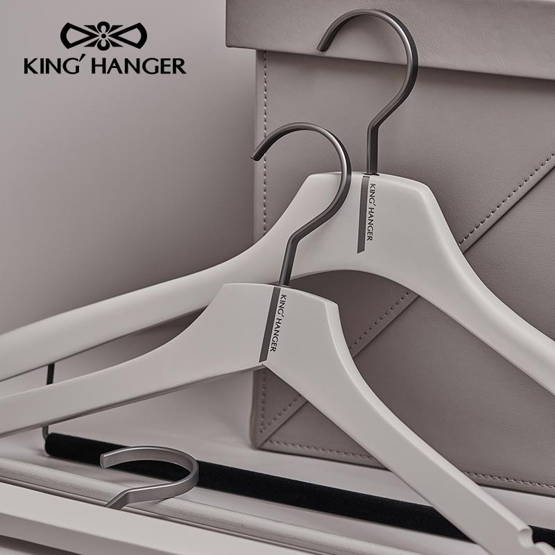 金领结高端木质衣架灰色大衣衣挂轻奢高级感衣柜衣帽间白色衣撑子