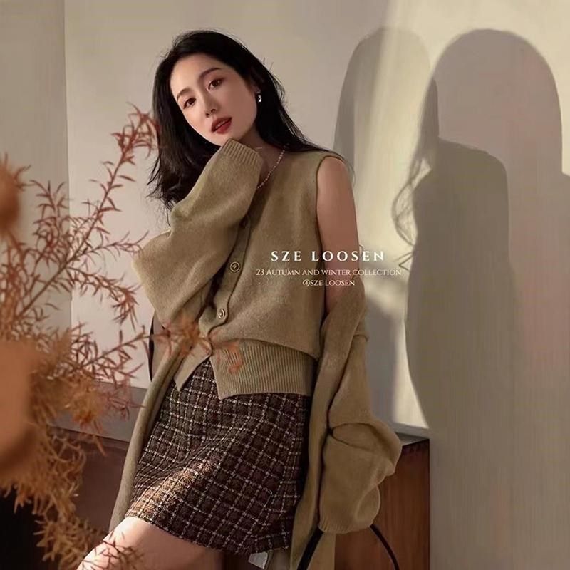 复古高级感红色毛衣开衫外套套装秋冬新品宽松显瘦马甲背心两件套