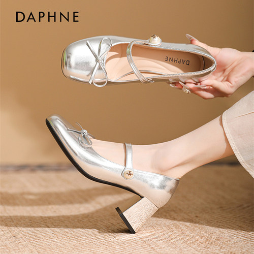 Daphne/达芙妮银色玛丽珍鞋女款2026新款蝴蝶结一字带粗跟百搭鞋