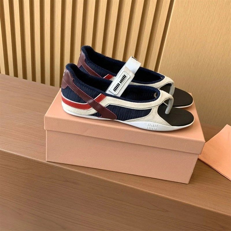 顶版2025夏季新款字母微u标科技夹脚平底鞋休闲运动凉鞋女松紧夹,女鞋,休闲凉鞋,淘宝优惠券,粉丝福利购,淘宝优惠卷